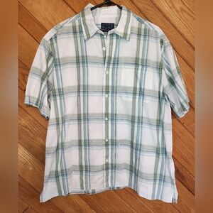 Arnold Palmer XL Green and white short sleeved button up shirt